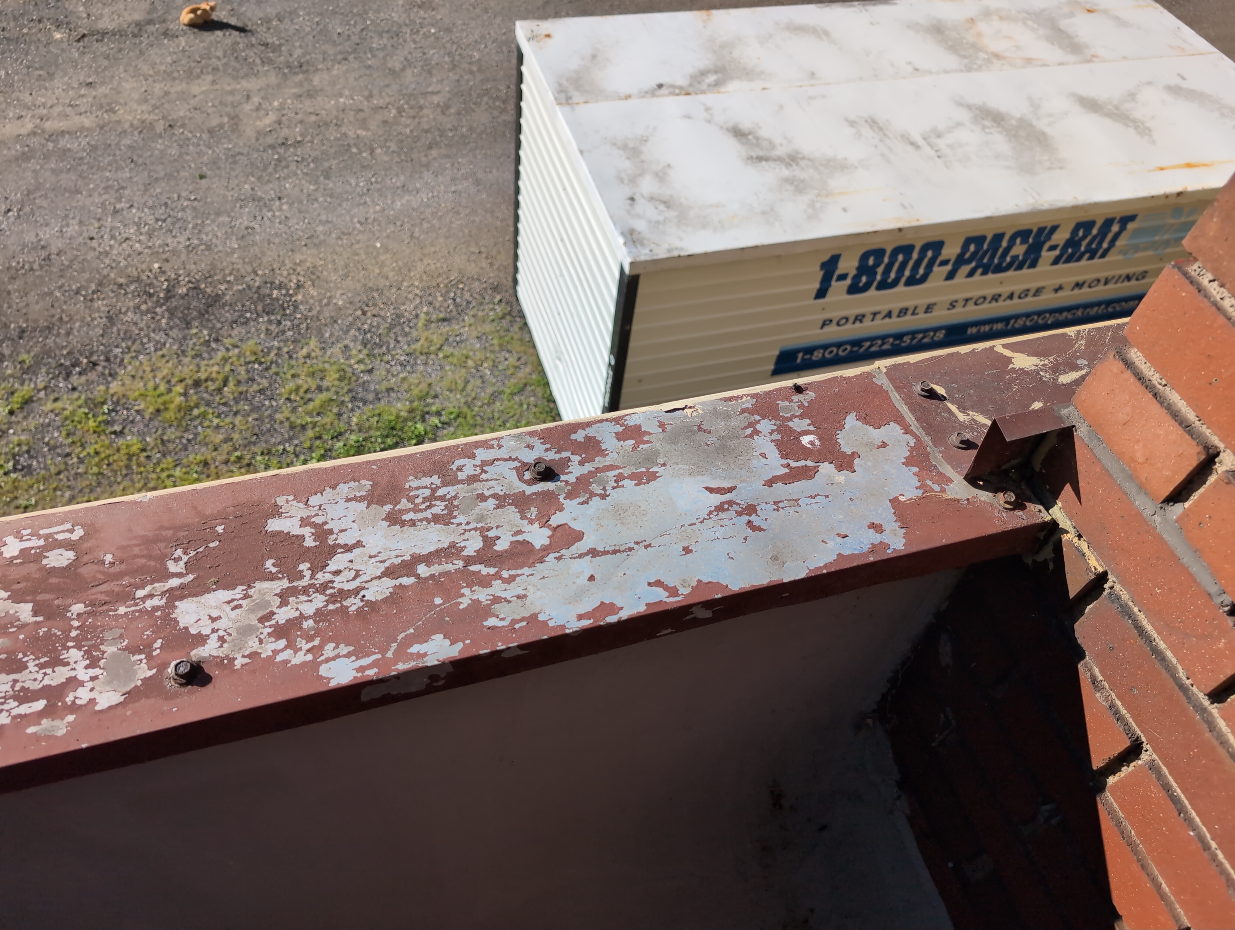 A metal covered top to one 